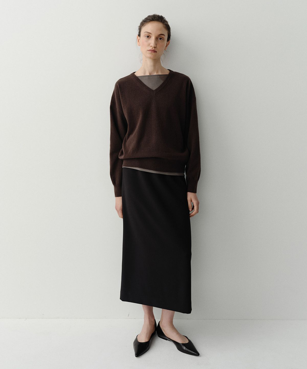 이아(EAAH) RODE CASHMERE V NECK PULLOVER (BROWN)