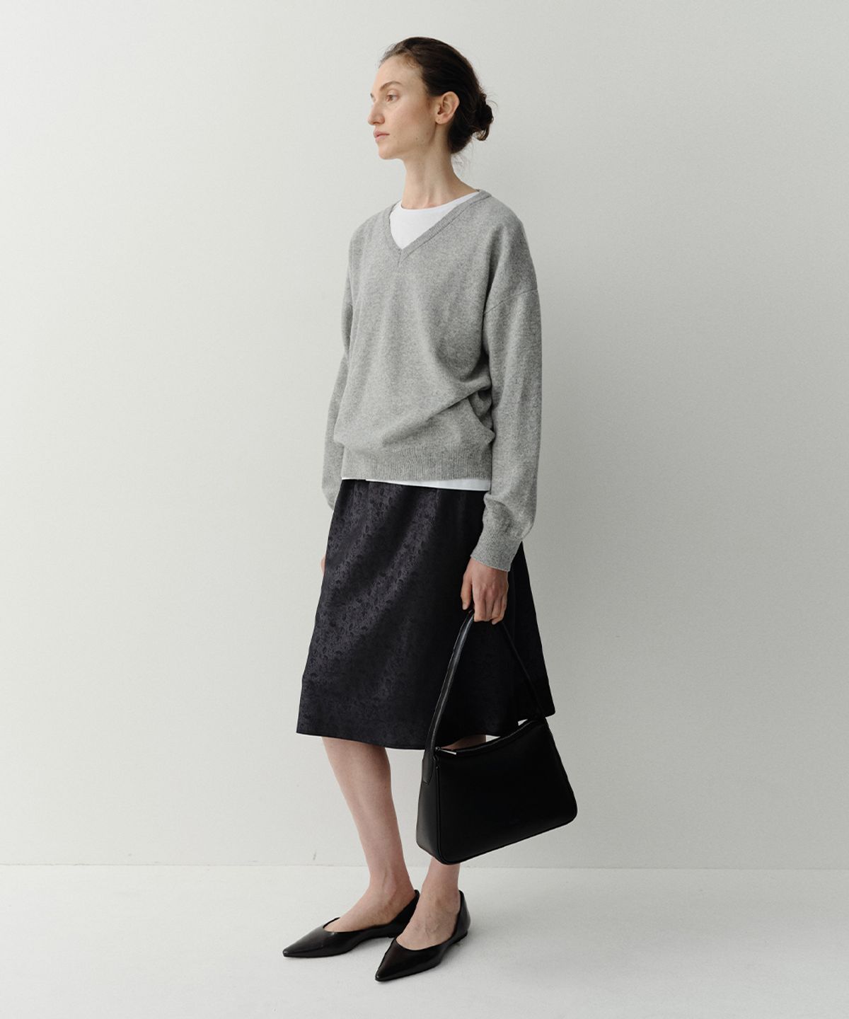 이아(EAAH) RODE CASHMERE V NECK PULLOVER (SNOW GREY)