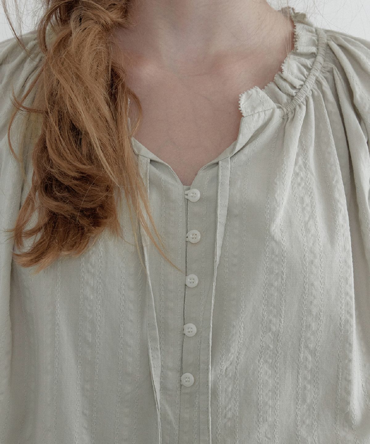 토아베(TOAVE) Scalloped Shirring Blouse (Fog mint)