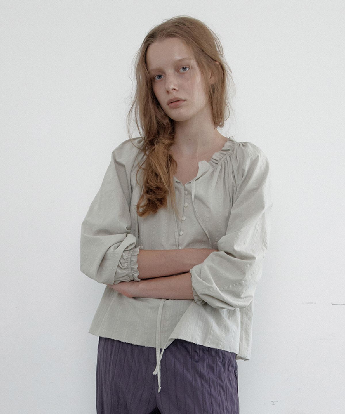 토아베(TOAVE) Scalloped Shirring Blouse (Fog mint)