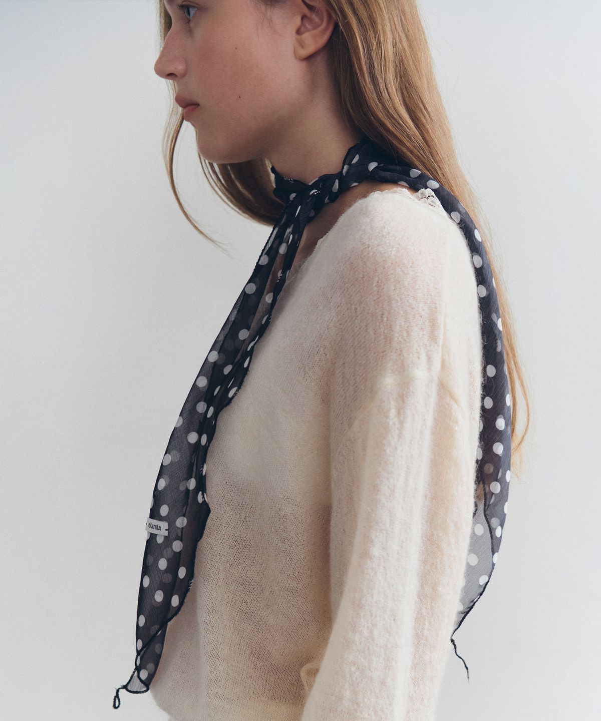 로라로라(ROLAROLA) DOT SLIM SCARF BLACK