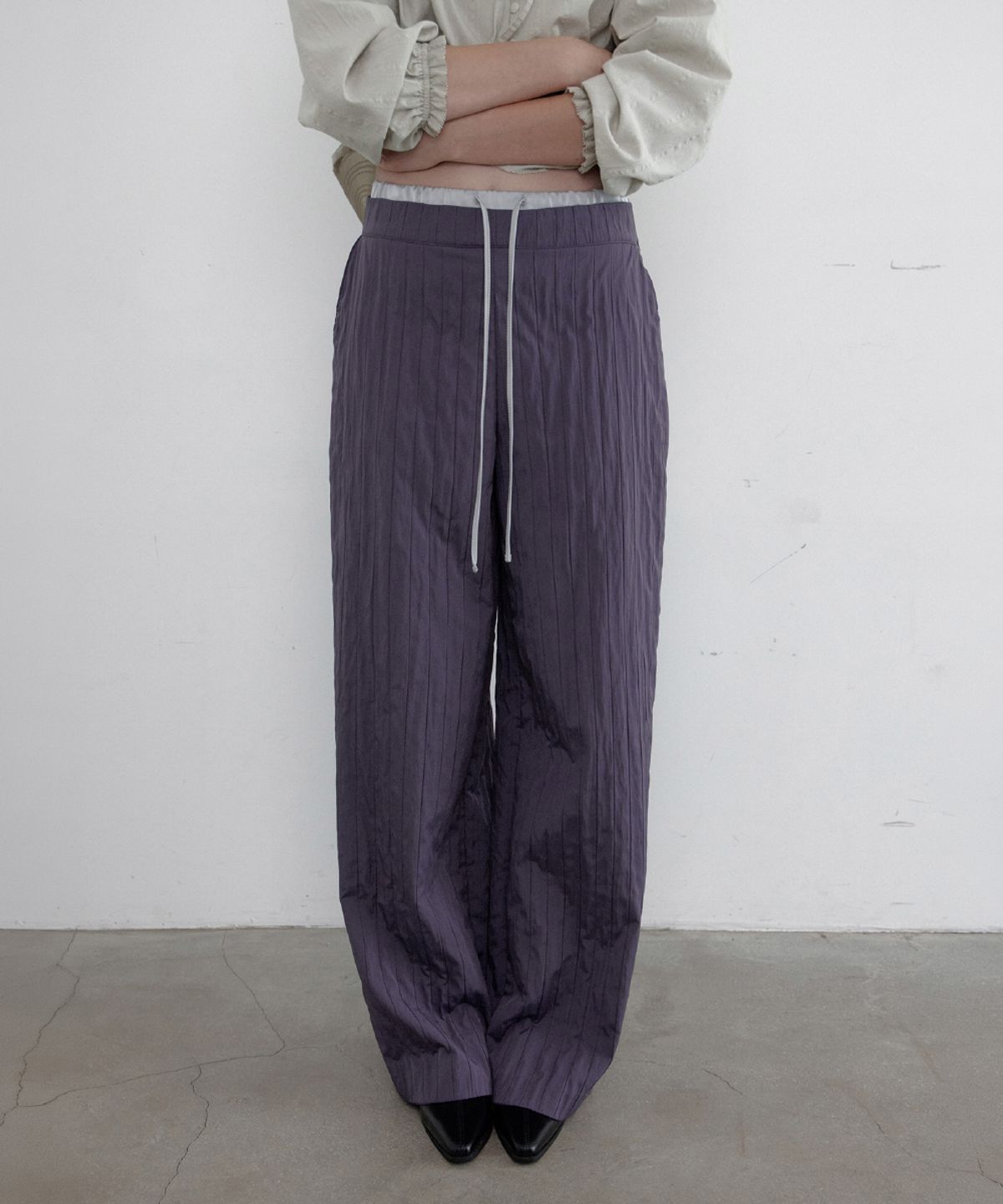 토아베(TOAVE) Satin Sagging Relaxed Fit Pants (Purple)