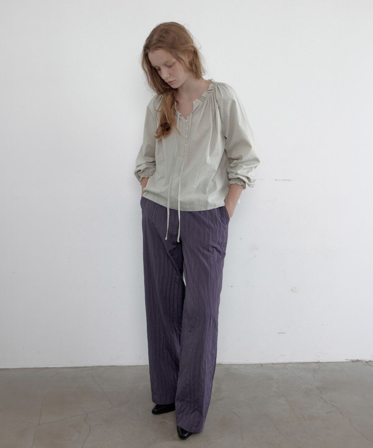 토아베(TOAVE) Satin Sagging Relaxed Fit Pants (Purple)