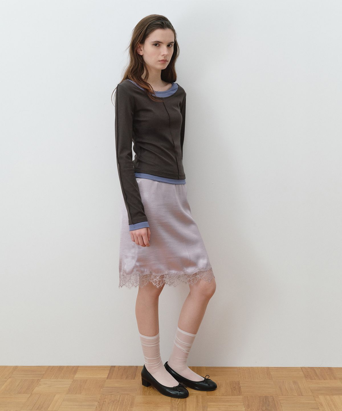 로라로라(ROLAROLA) GLOW LACE SATIN MIDI SKIRT PINK