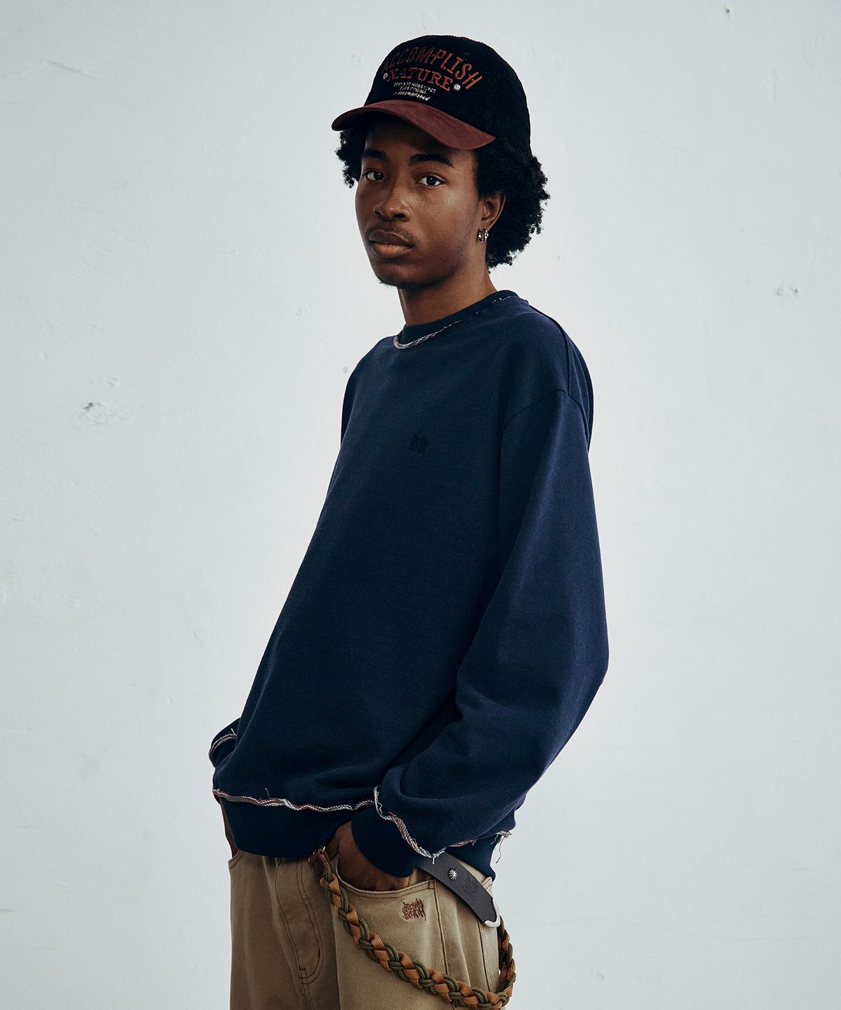 브라운브레스(BROWNBREATH) TAG RAW-EDGE CREWNECK