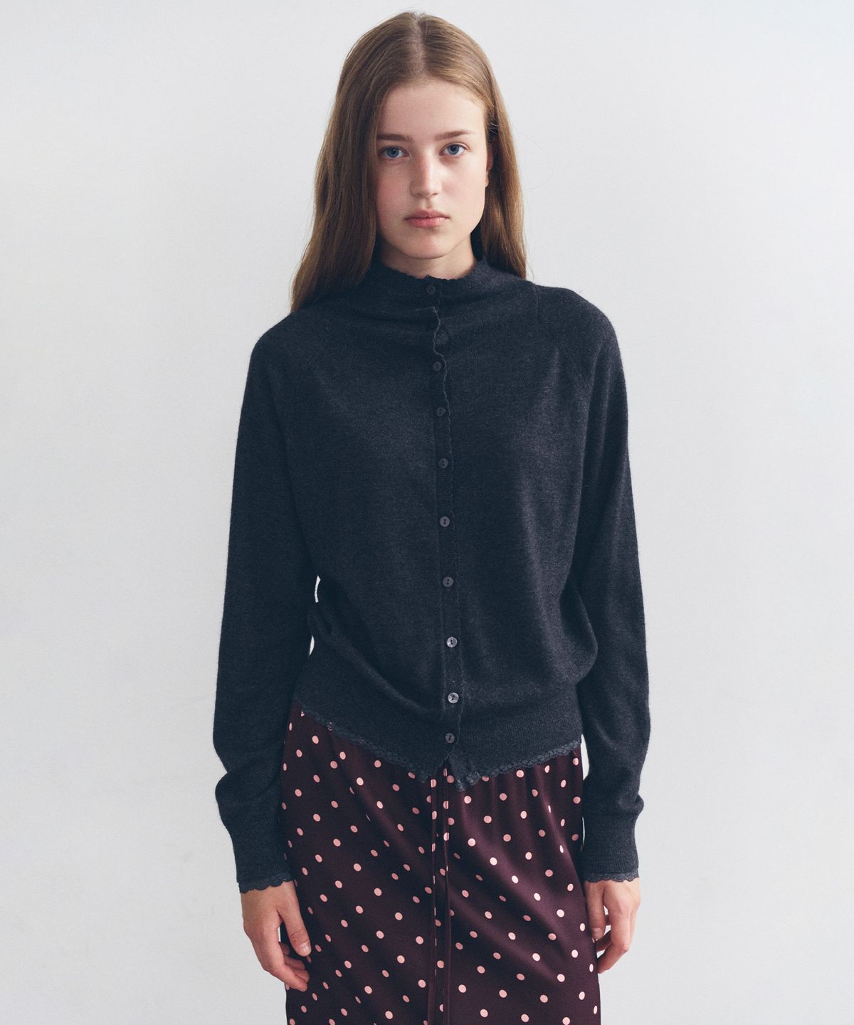 로라로라(ROLAROLA) HIGH NECK CARDIGAN CHARCOAL