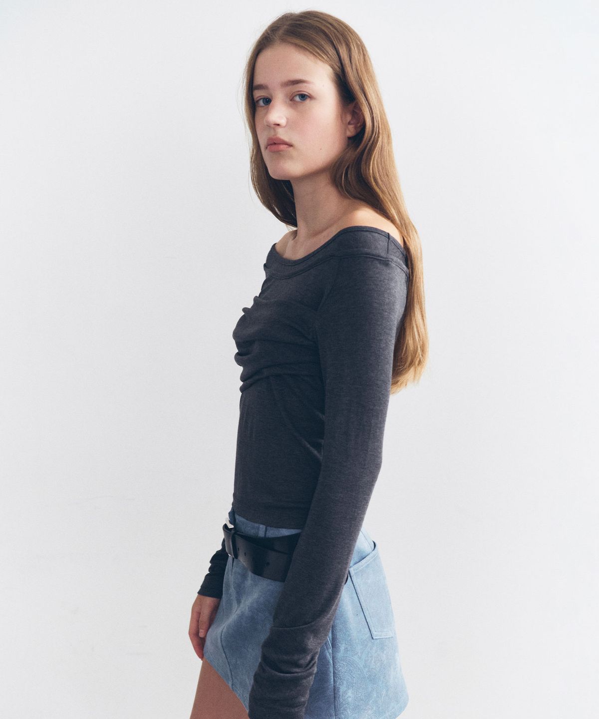 로라로라(ROLAROLA) DRAPING DETAIL T-SHIRTS CHARCOAL
