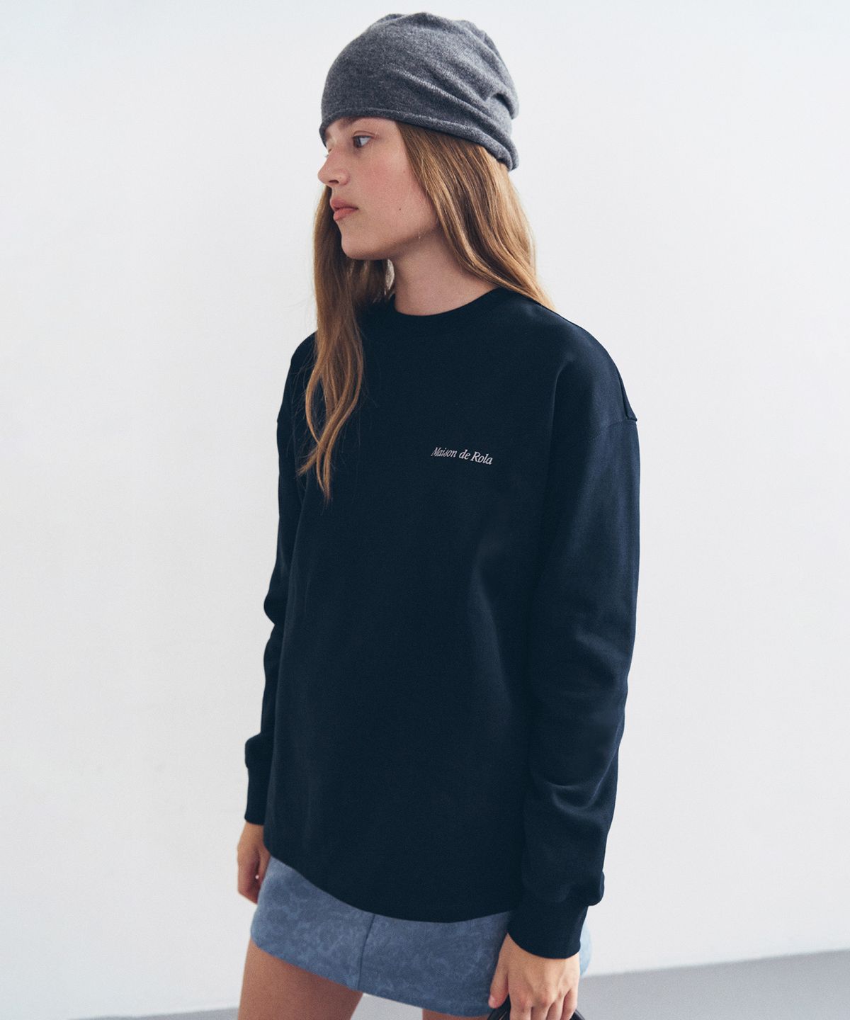 로라로라(ROLAROLA) BACK HORSE GRAPHIC SWEATSHIRT D/NAVY
