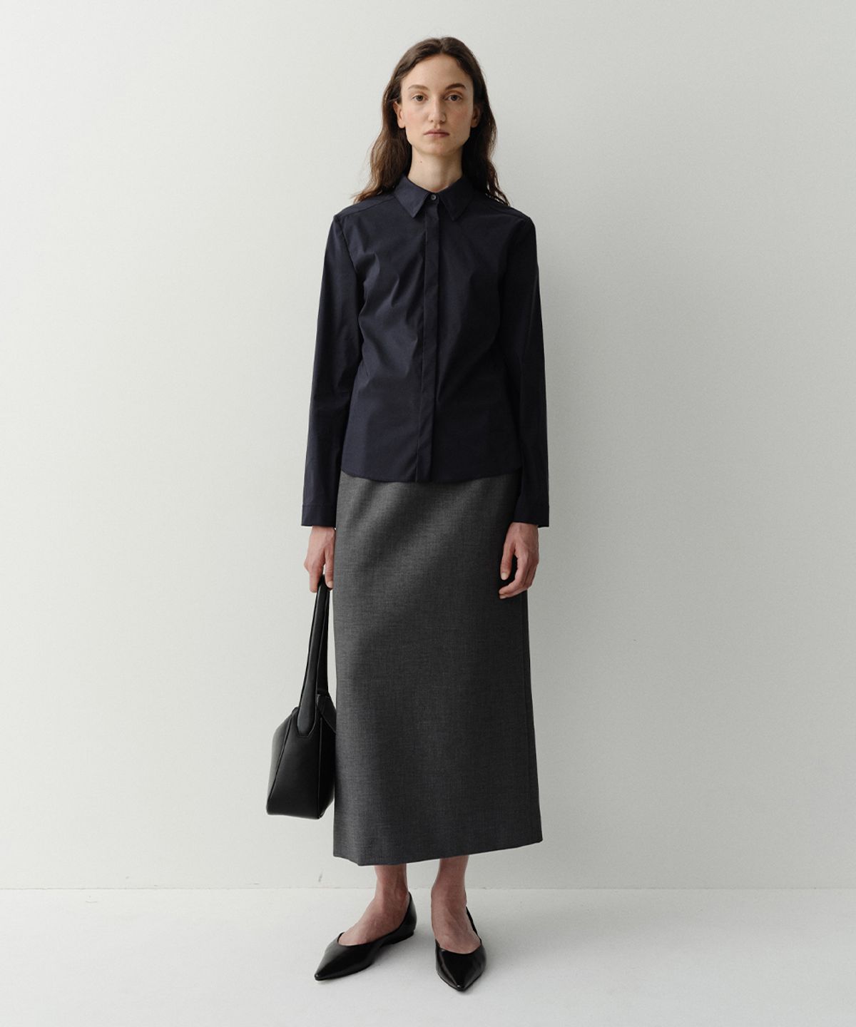 이아(EAAH) FW MAXI SLIT SKIRT (CHARCOAL)
