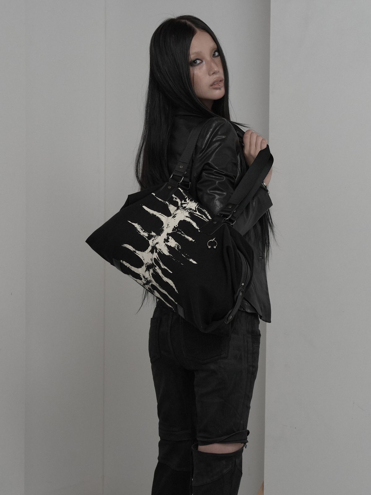 피넛루프(PEANUT LOOP) Spine Printed bag Black