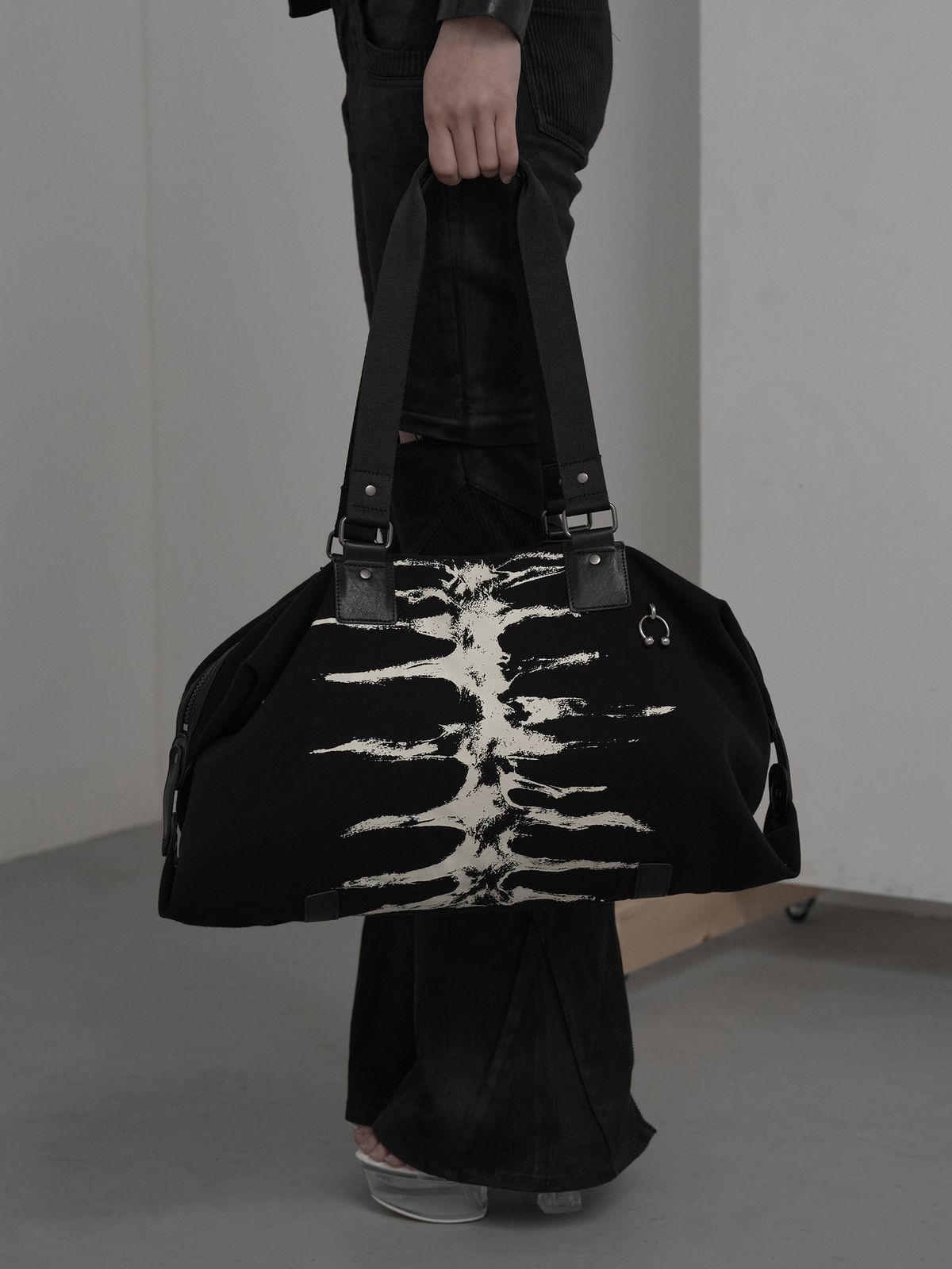 피넛루프(PEANUT LOOP) Spine Printed bag Black
