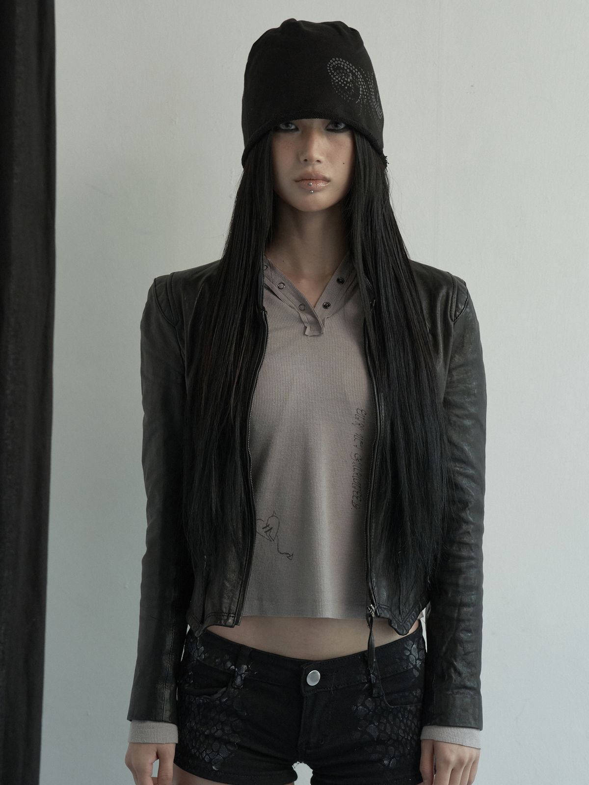 피넛루프(PEANUT LOOP) Spiral Dot Symbol Beanie Black