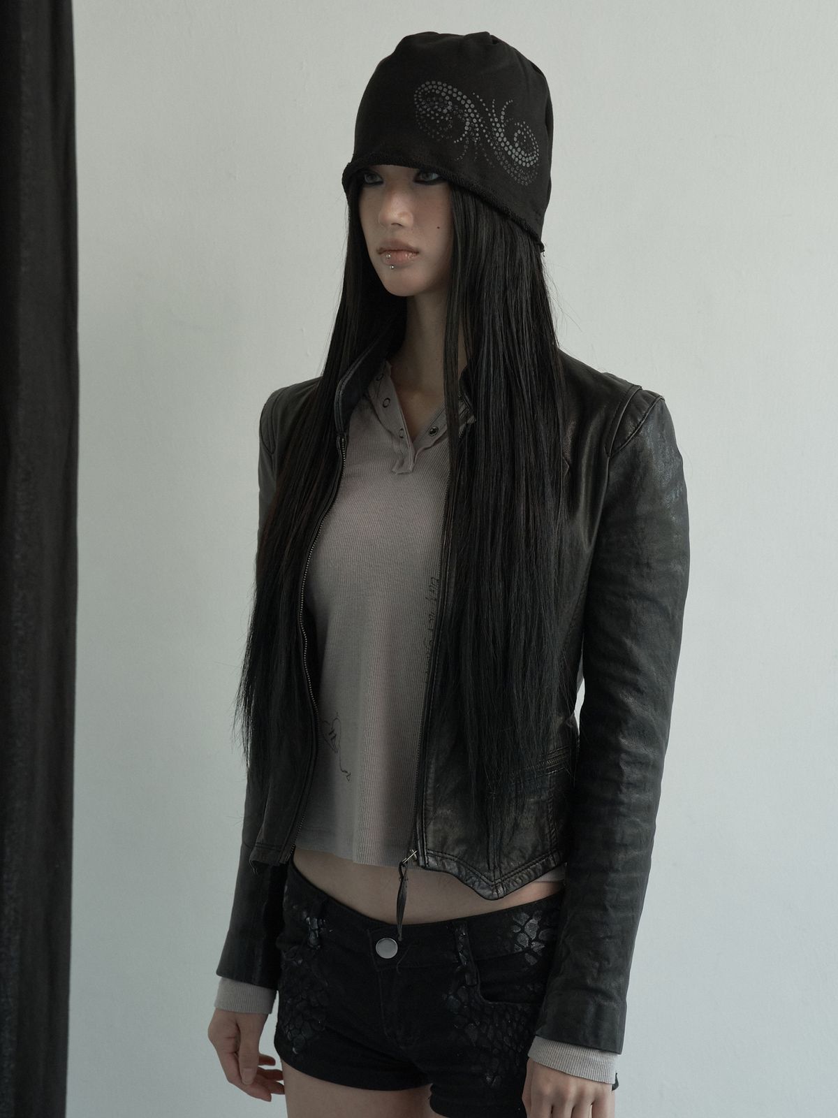 피넛루프(PEANUT LOOP) Spiral Dot Symbol Beanie Black