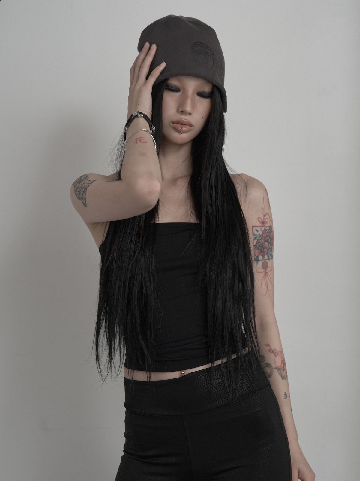 피넛루프(PEANUT LOOP) Spiral Dot Symbol Beanie Charcoal