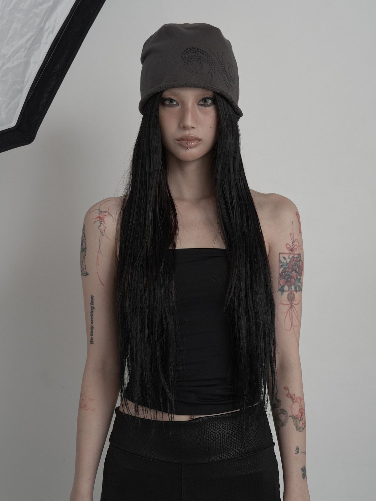 피넛루프(PEANUT LOOP) Spiral Dot Symbol Beanie Charcoal