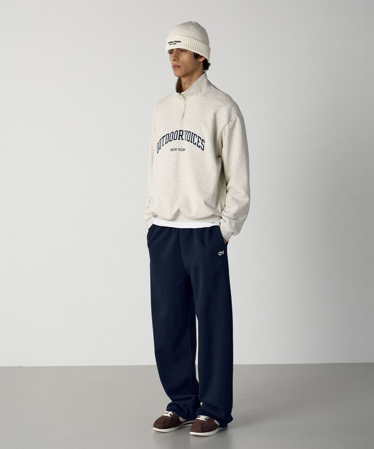 아웃도어 보이스(OUTDOOR VOICES) ARCH LOGO QUARTER ZIP SWEATSHIRT (OATMEAL)