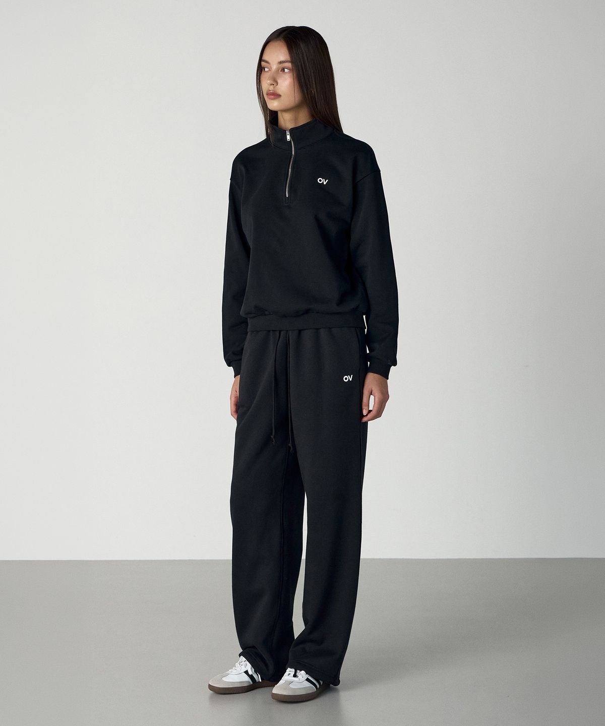 아웃도어 보이스(OUTDOOR VOICES) OV LOGO QUARTER ZIP SWEATSHIRT (BLACK)