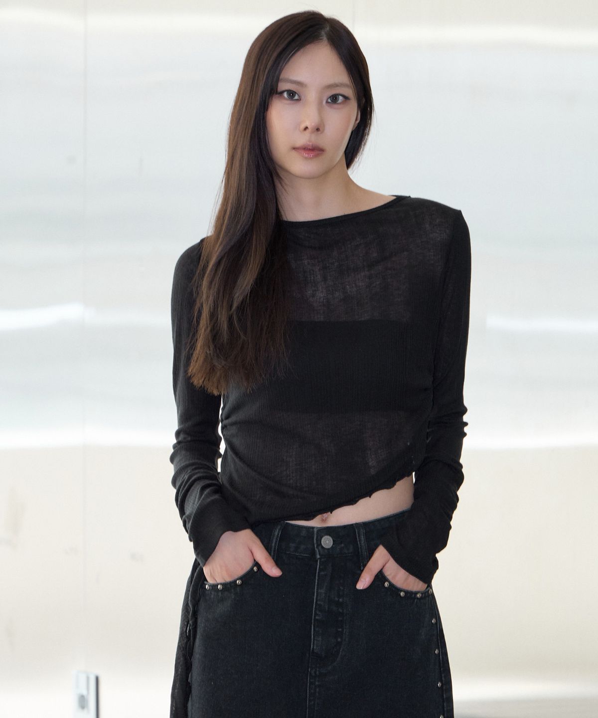 언노운 플라넷(UNKNOWN PLANET) 2WAY 시어 드레이프 롱슬리브 티셔츠 블랙