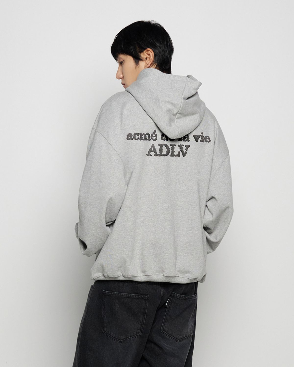 아크메드라비(ACME DE LA VIE) BUMPING BASIC LOGO HOODIE