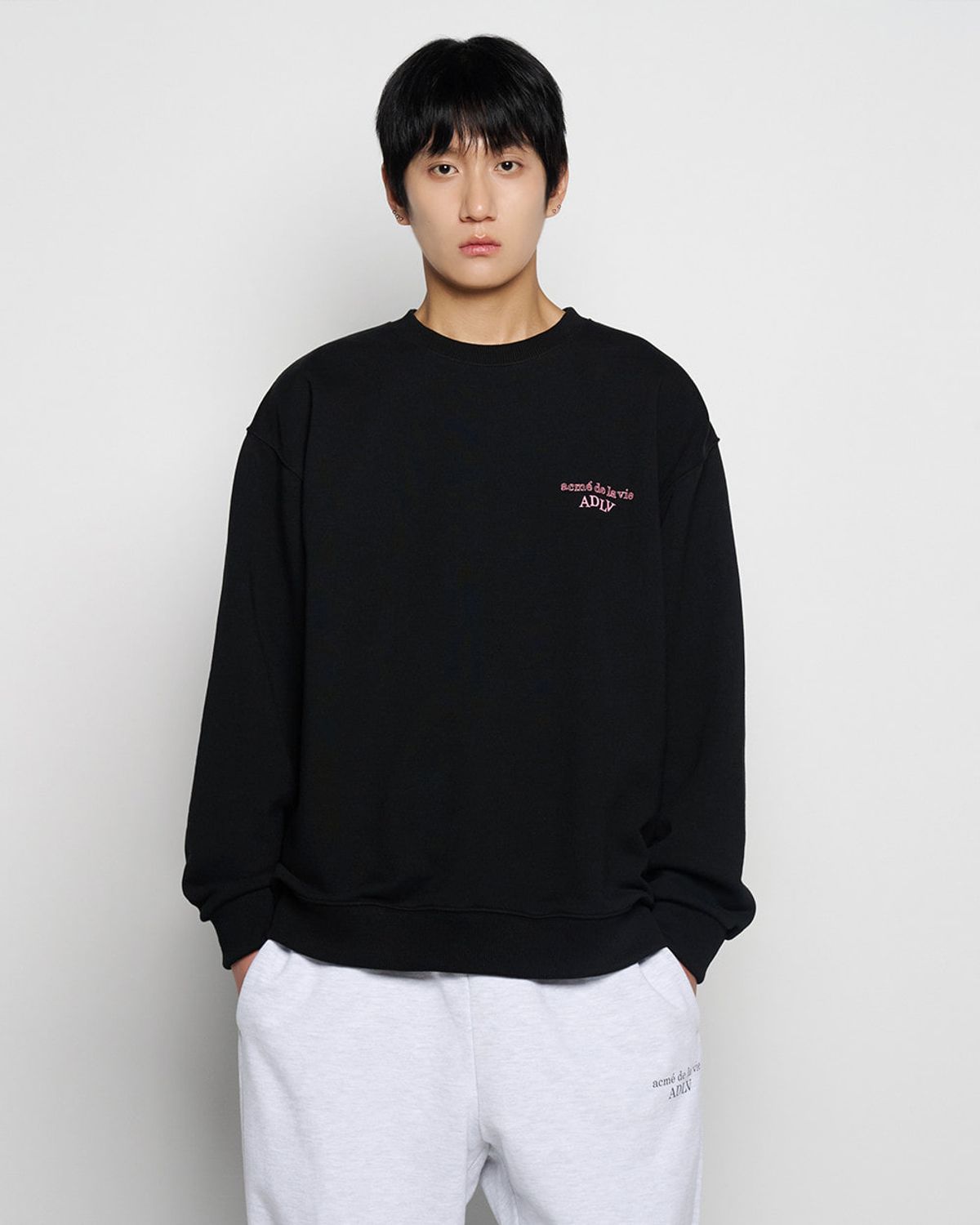 아크메드라비(ACME DE LA VIE) SHAKE BASIC LOGO SWEATSHIRT