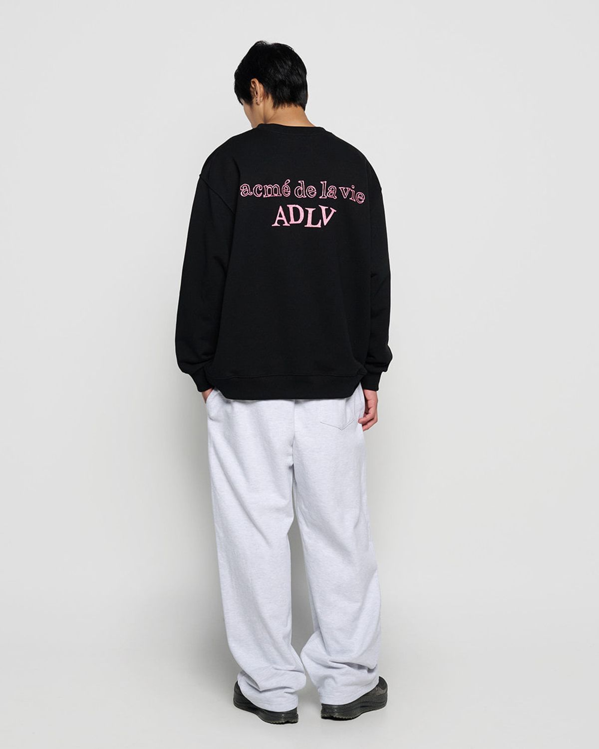 아크메드라비(ACME DE LA VIE) SHAKE BASIC LOGO SWEATSHIRT