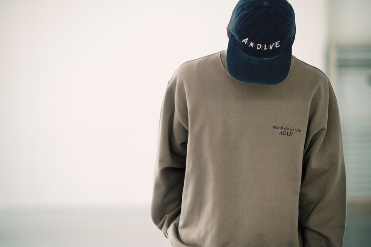아크메드라비(ACME DE LA VIE) BASIC LOGO STANDARD SWEATSHIRT