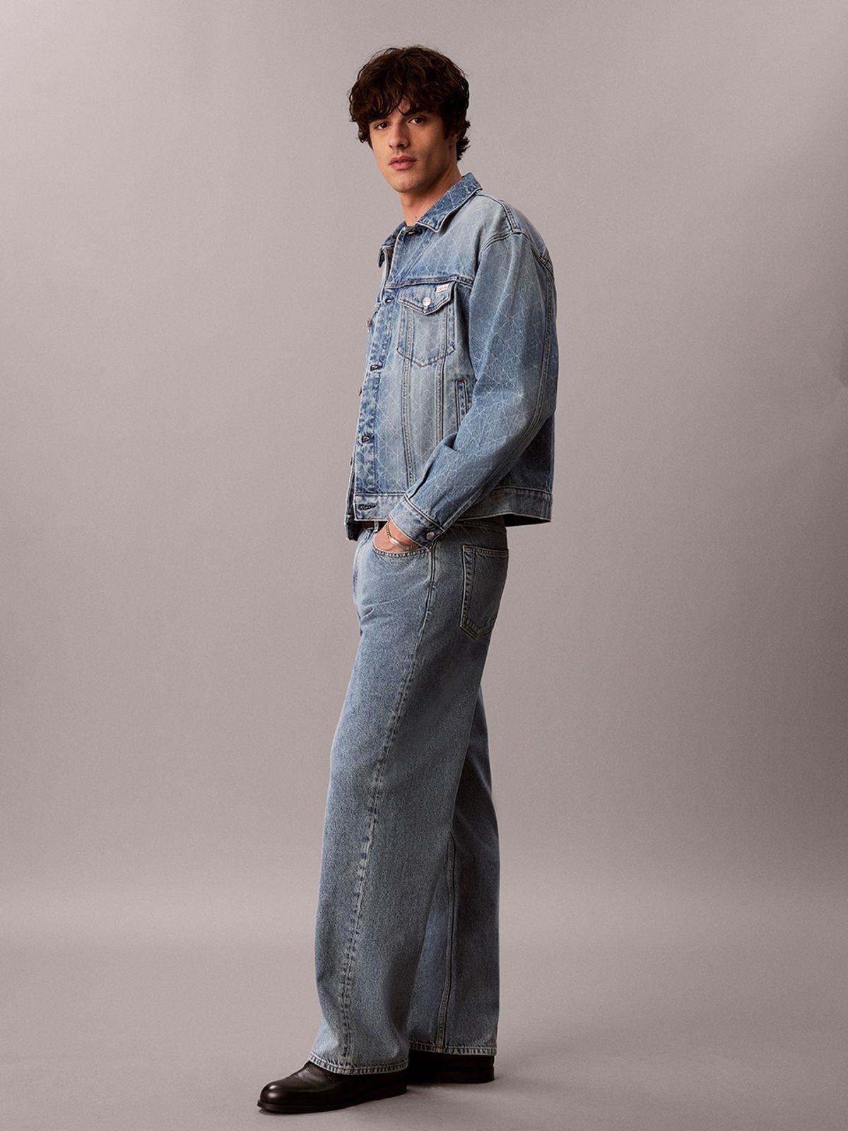캘빈클라인 진(CALVIN KLEIN JEANS) 90s 불러바드 블루스 AOP 트러커 자켓 4RH760G EQC