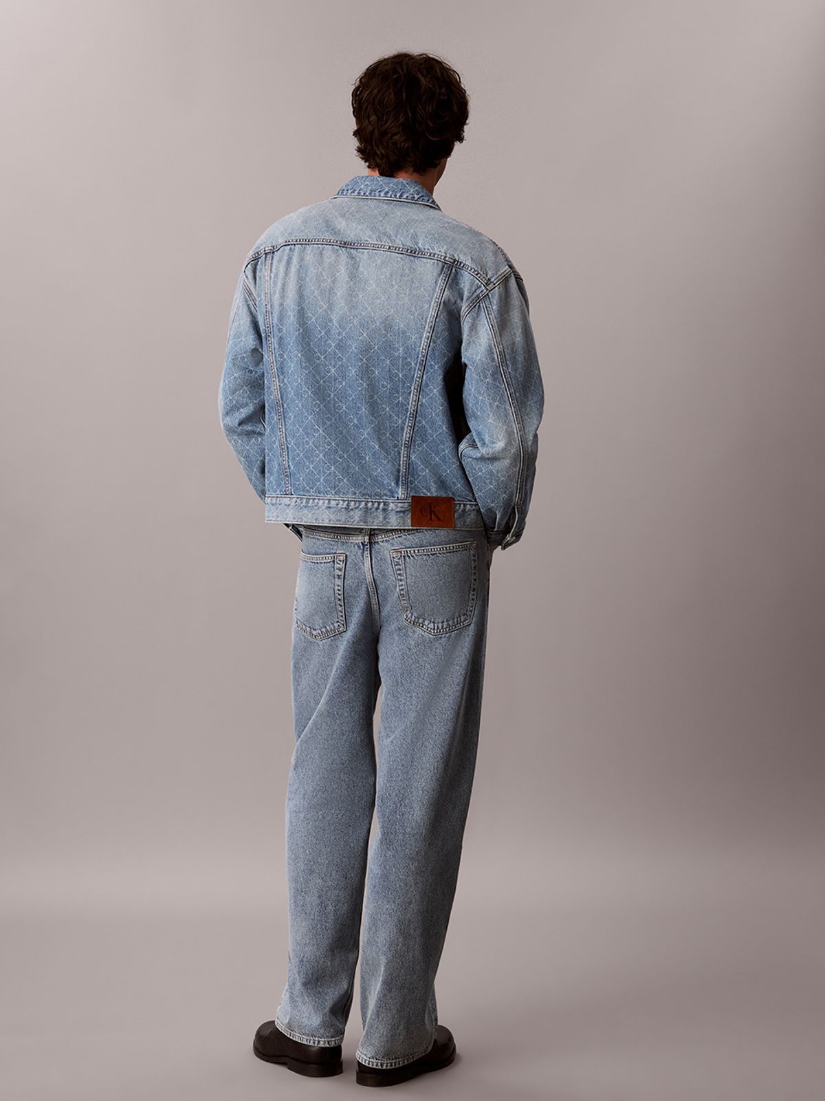 캘빈클라인 진(CALVIN KLEIN JEANS) 90s 불러바드 블루스 AOP 트러커 자켓 4RH760G EQC