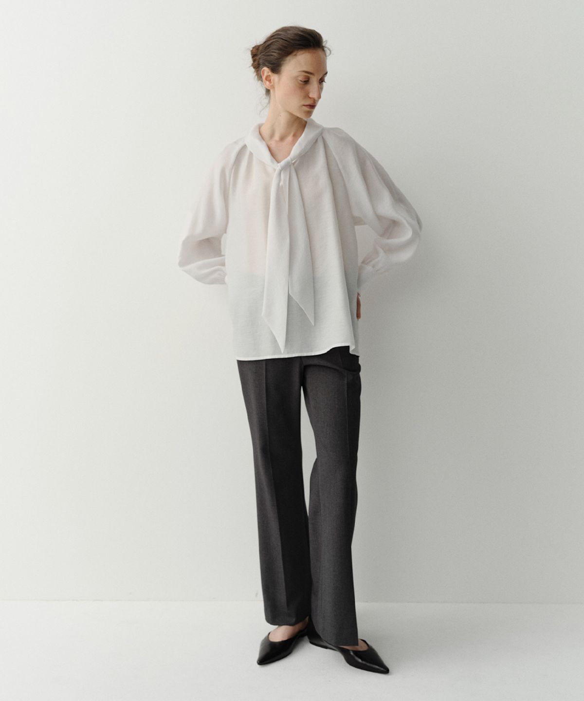 이아(EAAH) FW BELL BOTTOM PANTS (CHARCOAL)