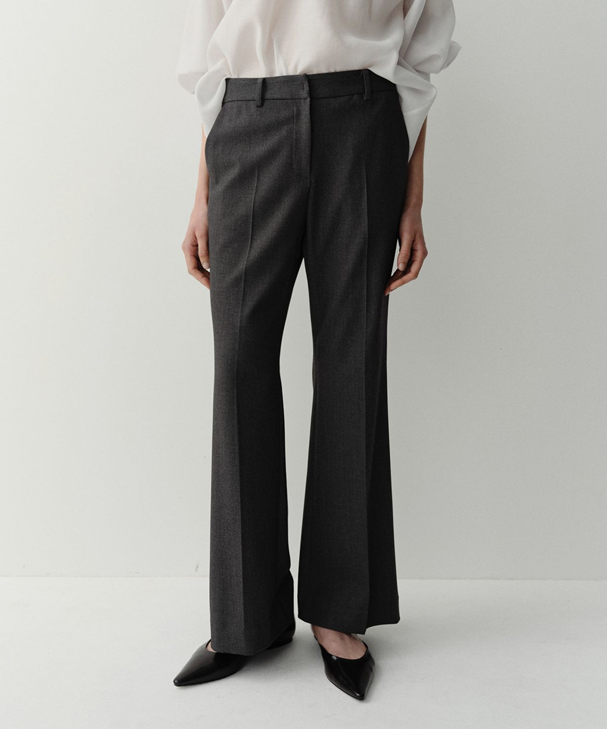 이아(EAAH) FW BELL BOTTOM PANTS (CHARCOAL)