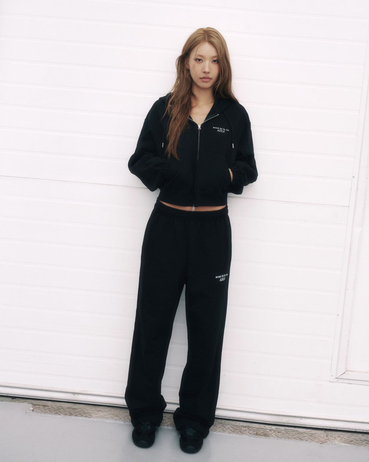 아크메드라비(ACME DE LA VIE) WOMAN ONE TUCK CROP HOODIE ZIP UP