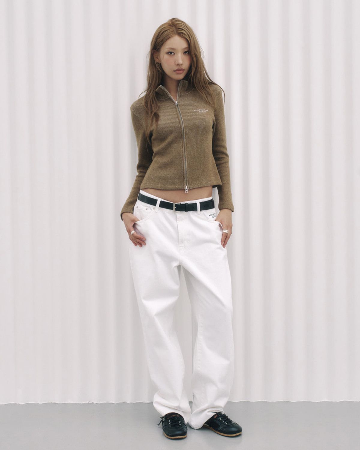 아크메드라비(ACME DE LA VIE) WOMAN RIBBED CROP ZIP UP