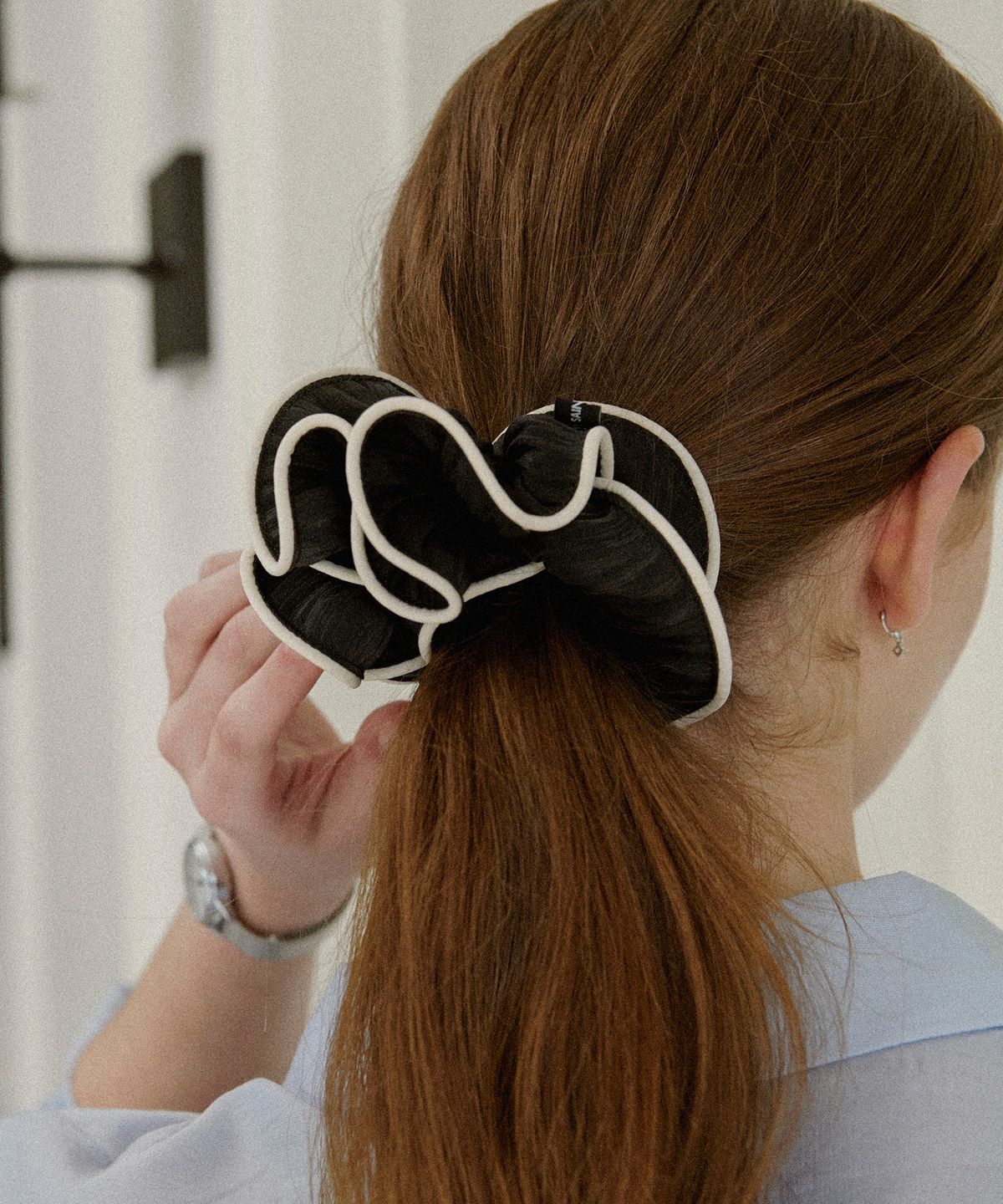 세인트스코트런던(ST.SCOTT LONDON) Two-Tone Line Pleated Hair Scrunchie / STH8R1116