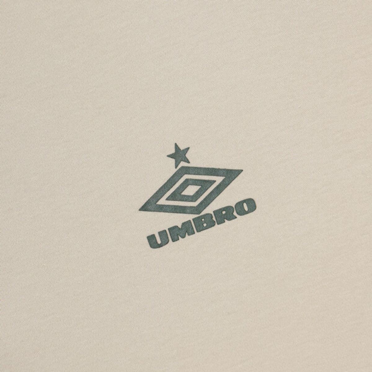 엄브로(UMBRO) NQ AWAY DAYS 그래픽 반팔 티셔츠 베이지 UR311CRS81