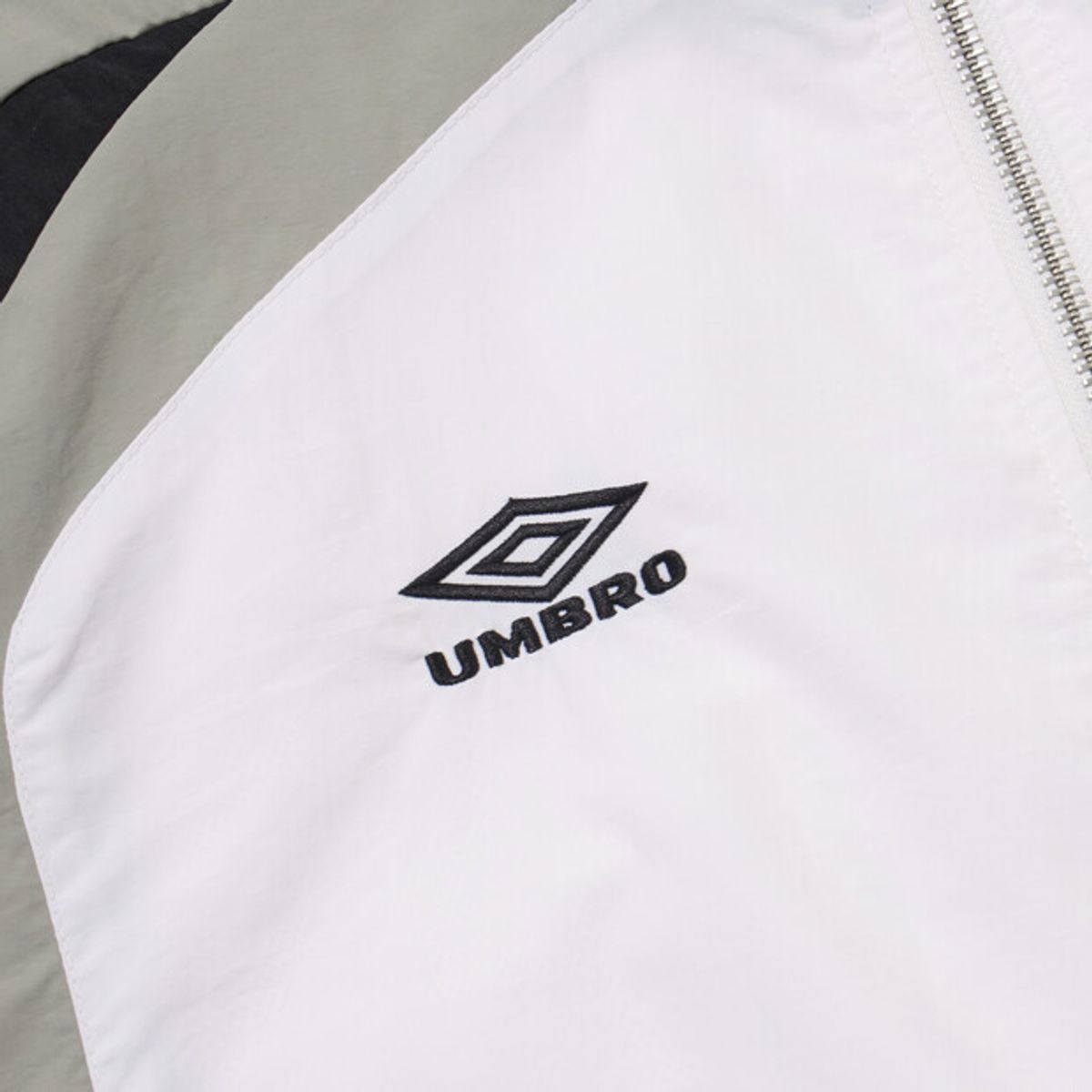 엄브로(UMBRO) NQ 릴렉스 트랙자켓 블랙 UR311CJK81