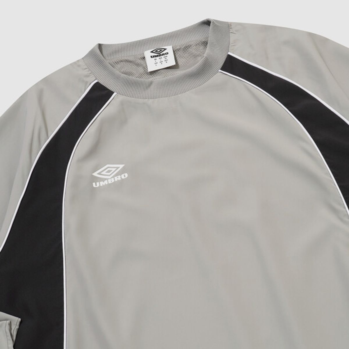 엄브로(UMBRO) NQ 패널 우븐탑 그레이 UR311CWT81