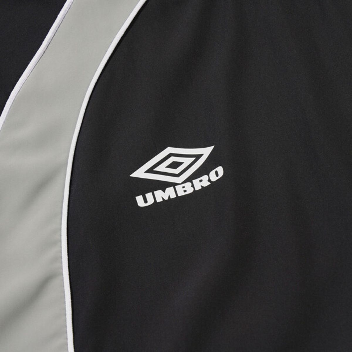 엄브로(UMBRO) NQ 패널 우븐탑 블랙 UR311CWT81