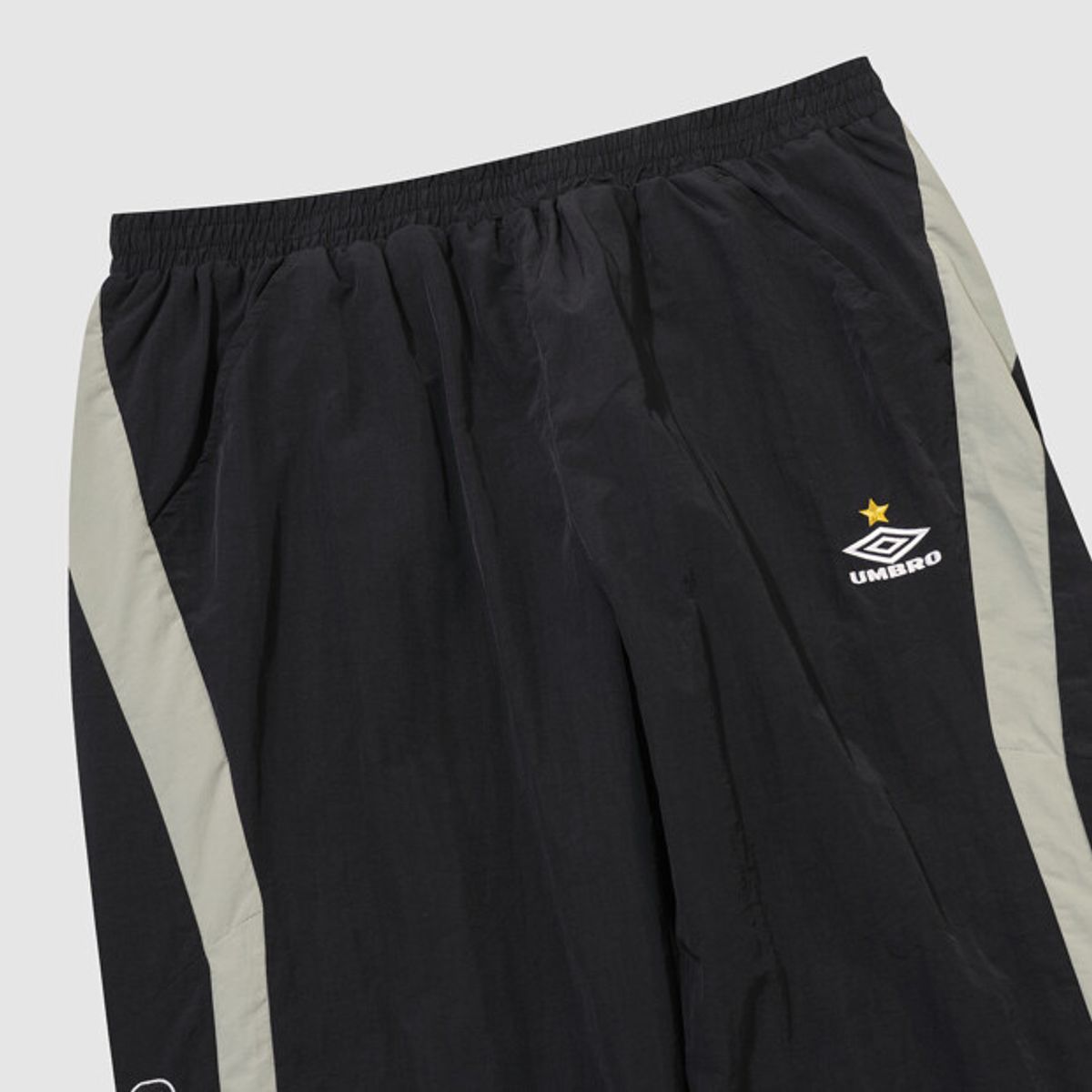 엄브로(UMBRO) NQ 릴렉스 트랙 팬츠 블랙 UR311CPT81