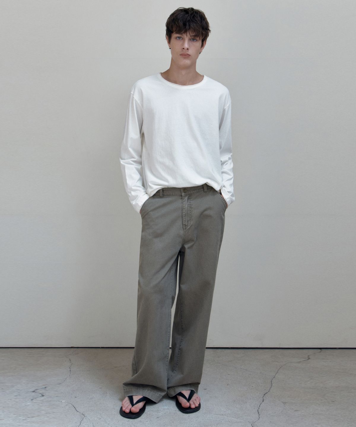 웬즈데이오아시스(WEDNESDAY OASIS) 워시드 사선 포켓 팬츠_KHAKI GRAY(WCB6PT03)