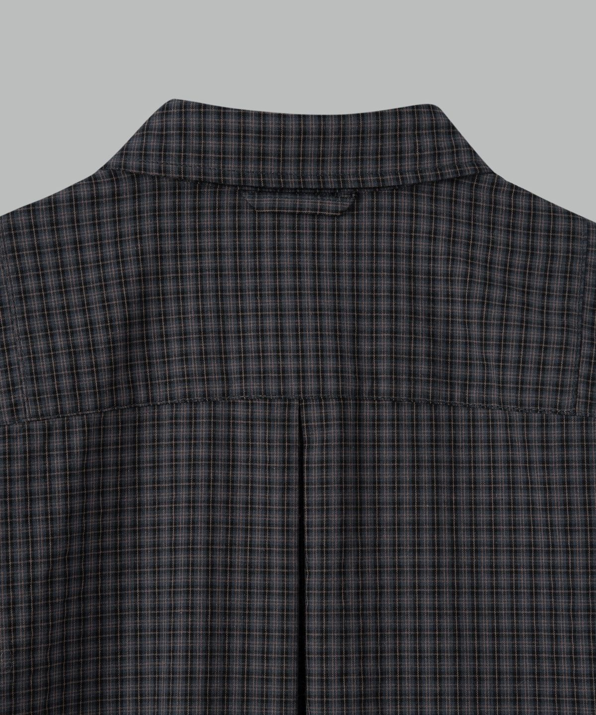 넌블랭크(NONBLANK) 일레귤러 패널 체크 LS 셔츠_DARK BLUE