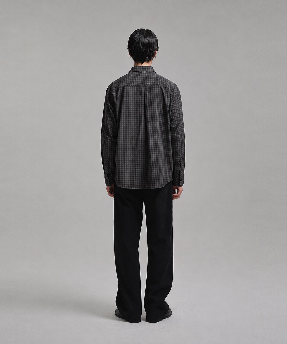 넌블랭크(NONBLANK) 일레귤러 패널 체크 LS 셔츠_DARK BLUE