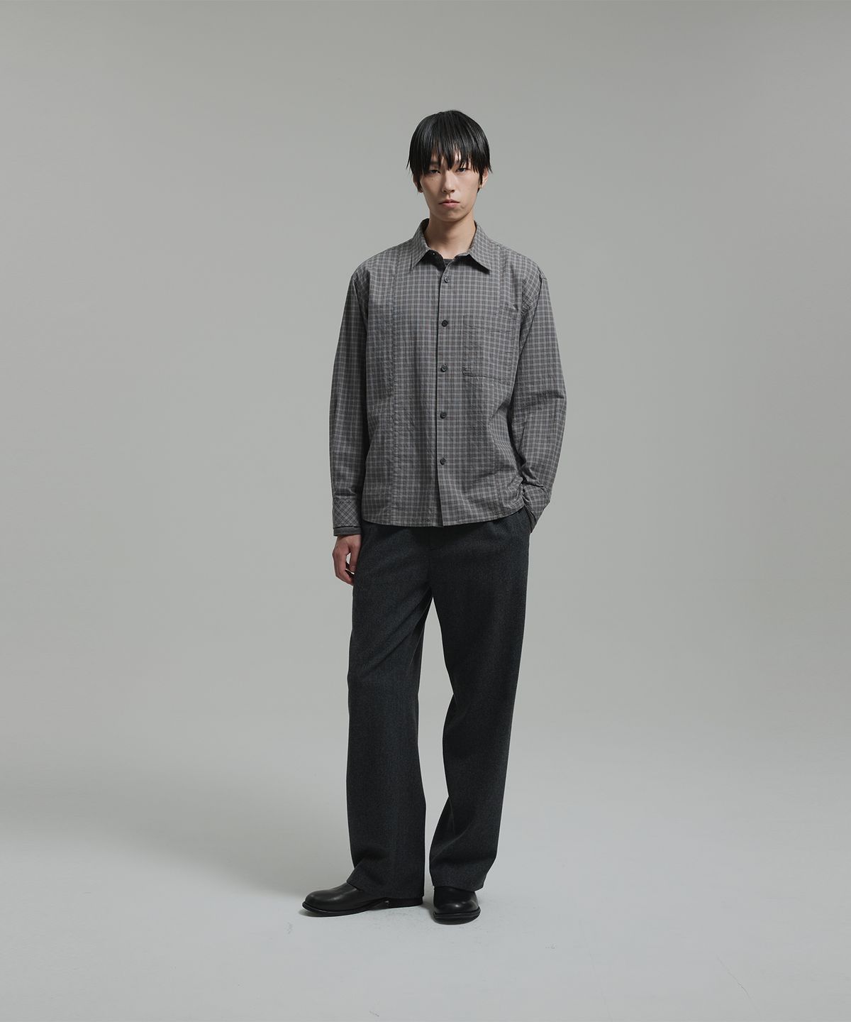 넌블랭크(NONBLANK) 일레귤러 패널 체크 LS 셔츠_BLUISH GREY
