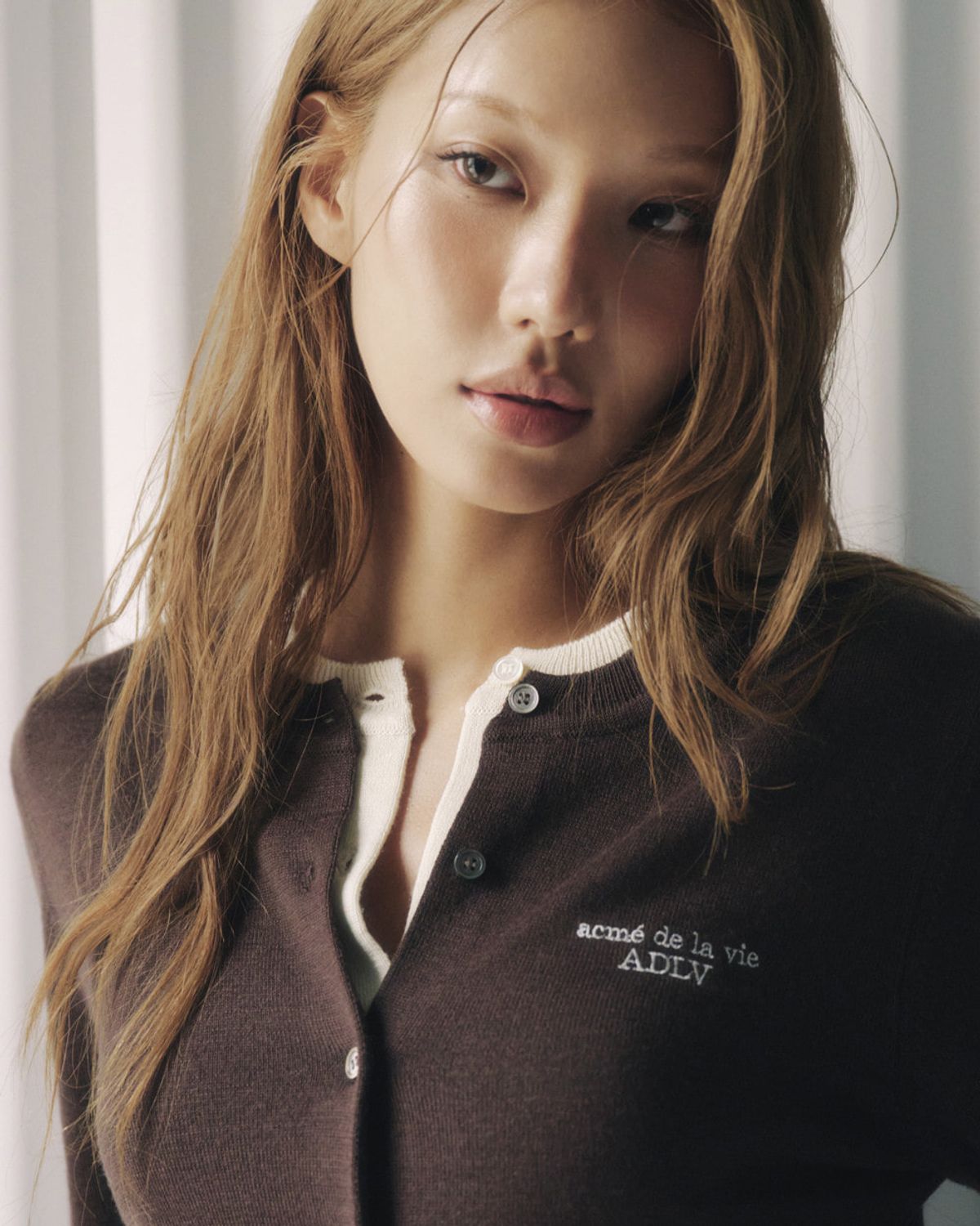 아크메드라비(ACME DE LA VIE) WOMAN CREW NECK BASIC LOGO CARDIGAN