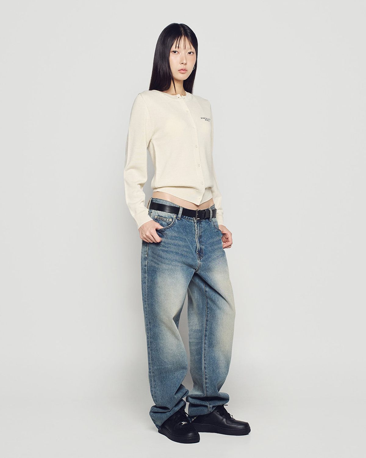 아크메드라비(ACME DE LA VIE) WOMAN CREW NECK BASIC LOGO CARDIGAN