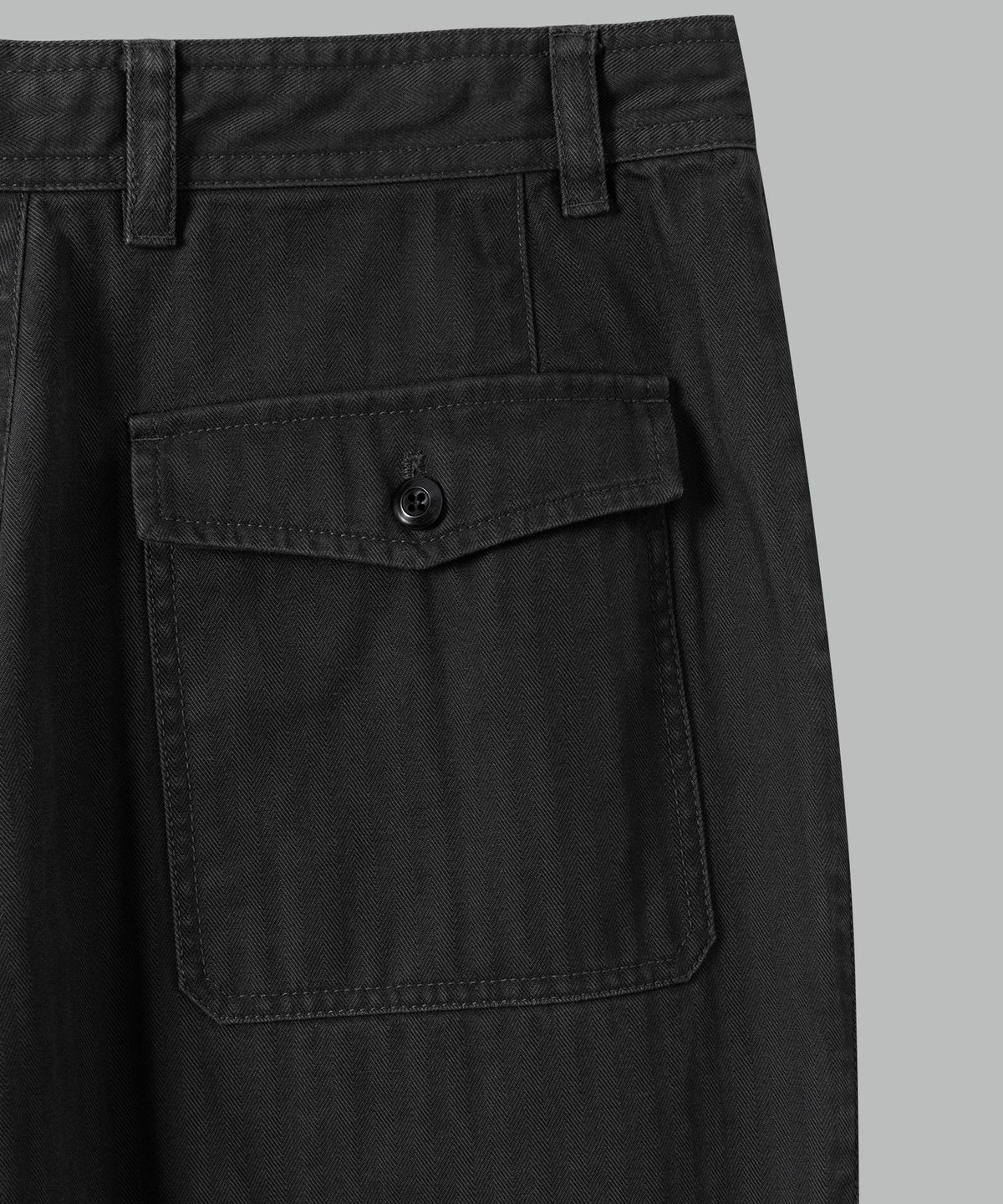 넌블랭크(NONBLANK) 루즈 와이드 HBT 퍼티그 팬츠_DARK GREY