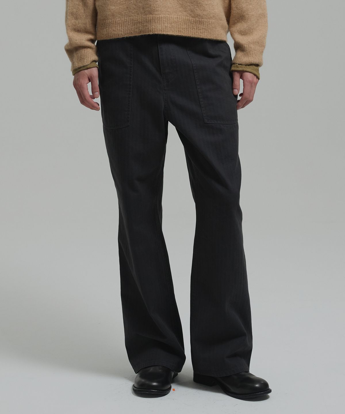 넌블랭크(NONBLANK) 루즈 와이드 HBT 퍼티그 팬츠_DARK GREY