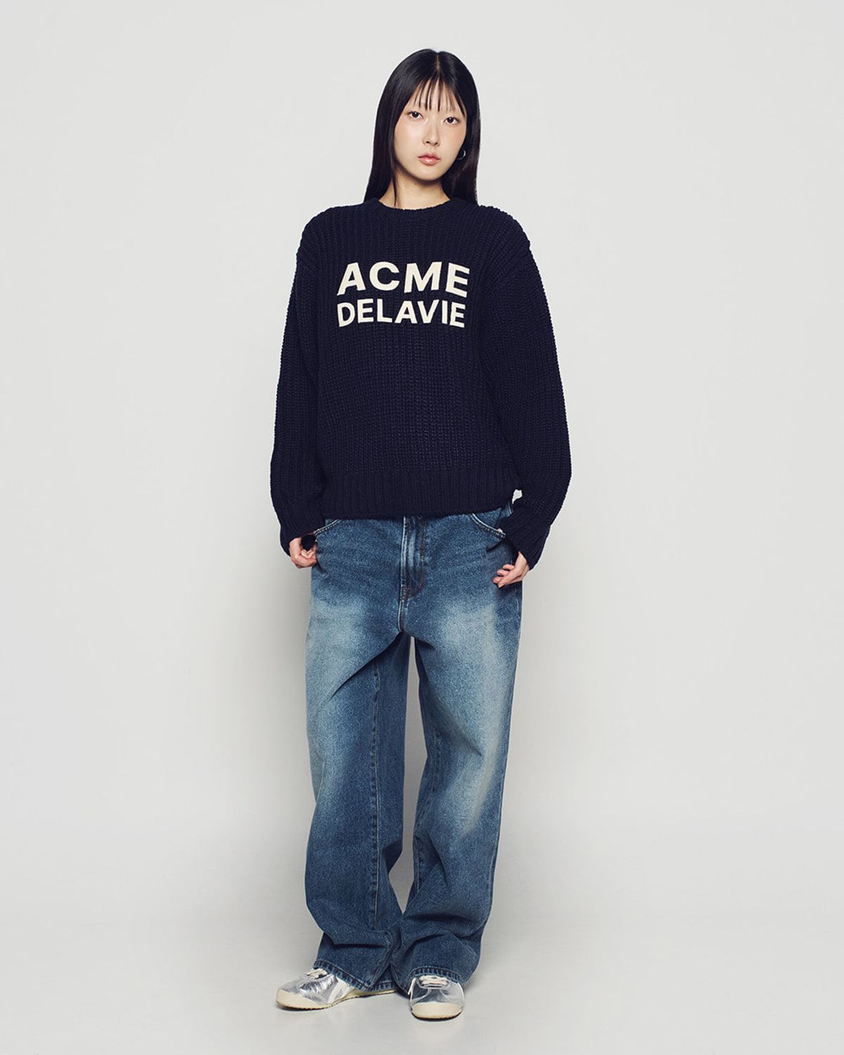 아크메드라비(ACME DE LA VIE) FELT LOGO APPLIQUE BASIC KNIT