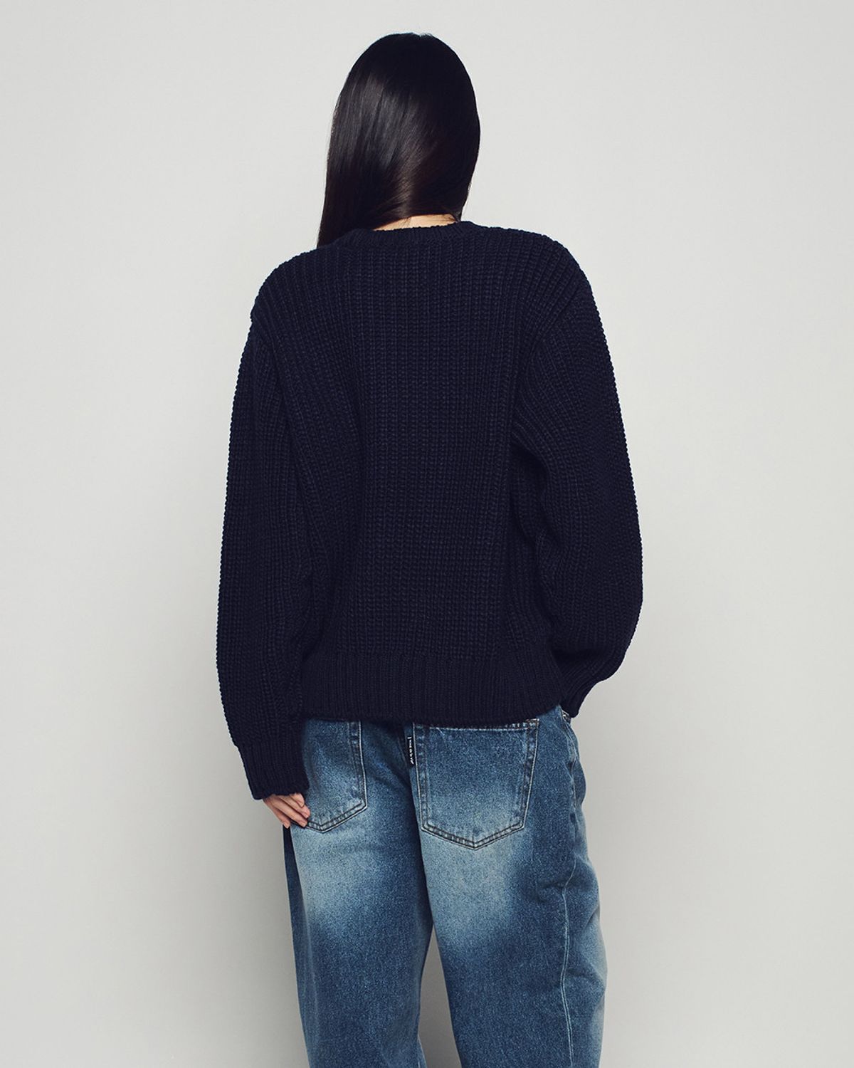 아크메드라비(ACME DE LA VIE) FELT LOGO APPLIQUE BASIC KNIT