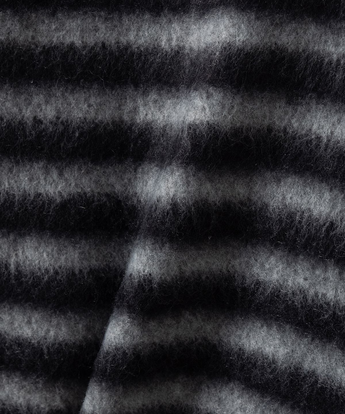 넌블랭크(NONBLANK) 헤어리 스트라이프 V넥 LS 티셔츠_GREY