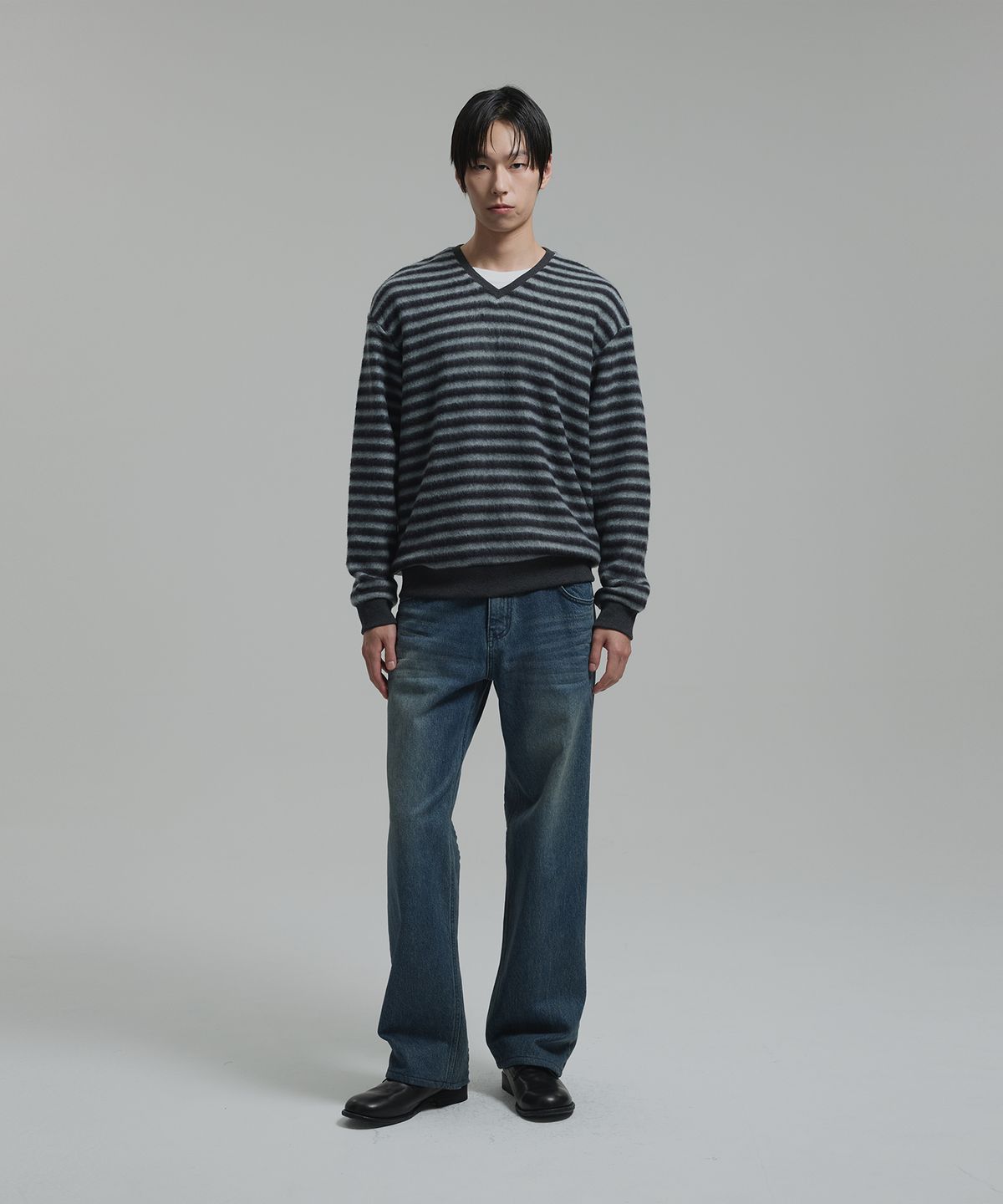 넌블랭크(NONBLANK) 헤어리 스트라이프 V넥 LS 티셔츠_GREY